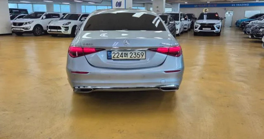 Mercedes-Benz S-Class 