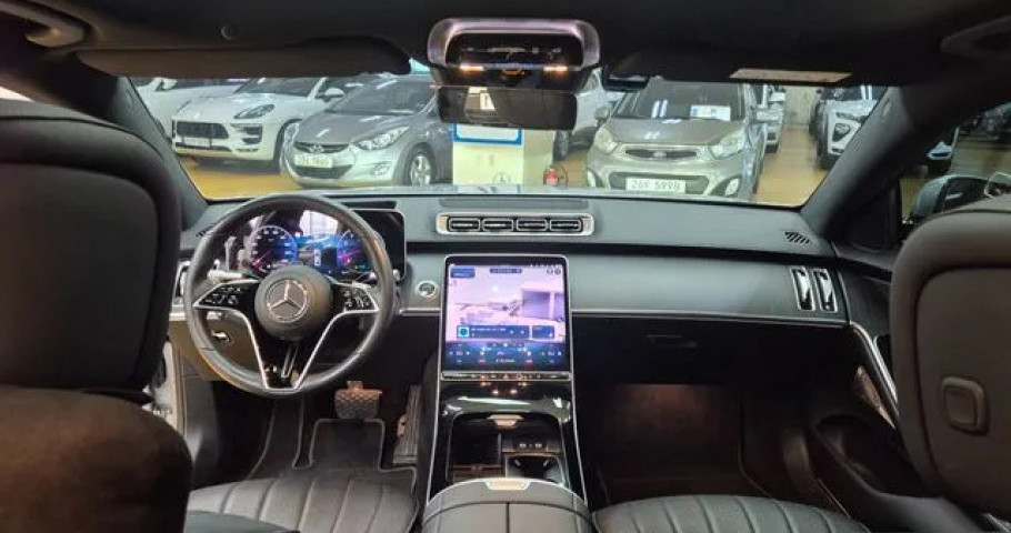 Mercedes-Benz S-Class 