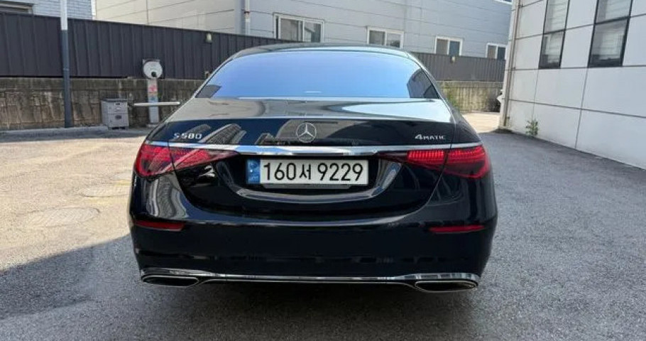 Mercedes-Benz S-Class 