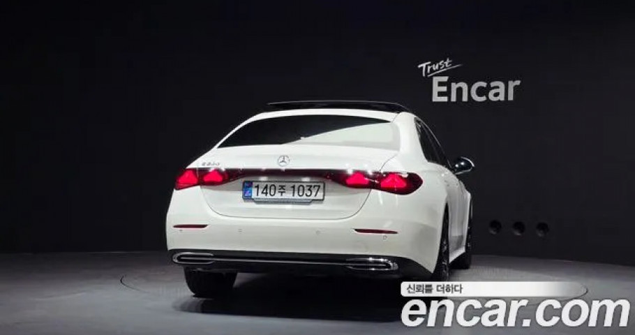 Mercedes-Benz E-Class 