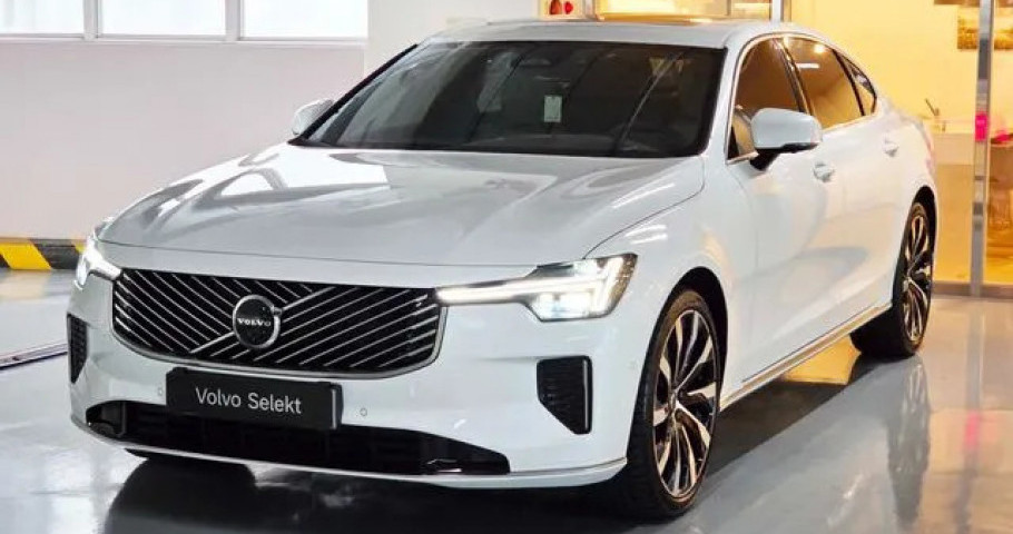 Volvo S90 