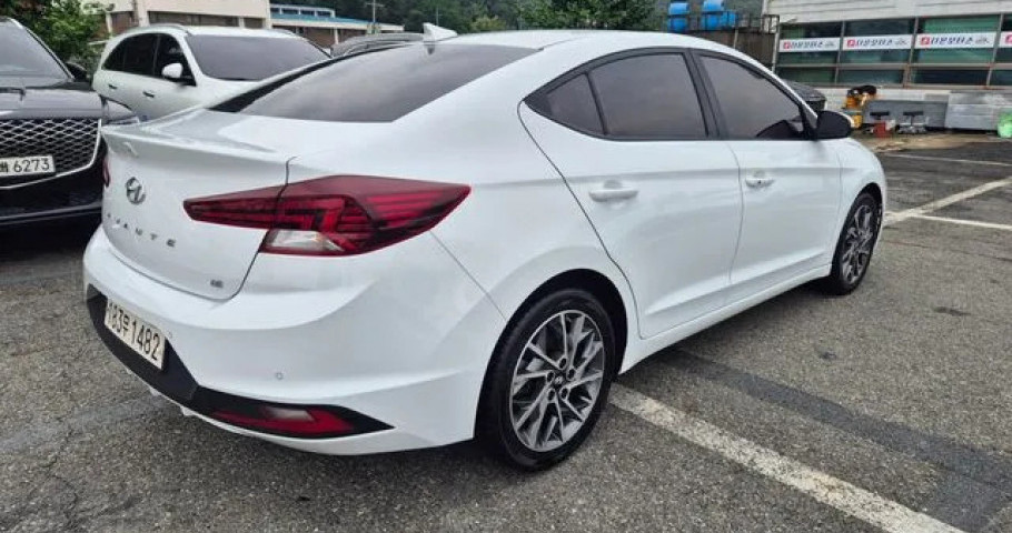 Hyundai Avante (Elantra) 