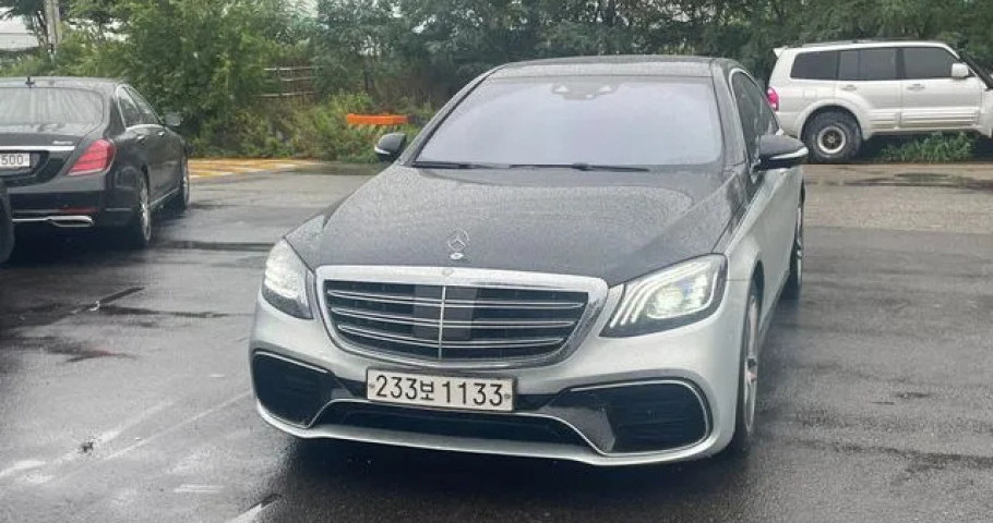 Mercedes-Benz S-Class 
