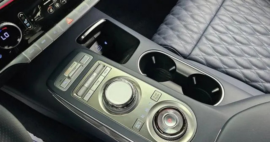 Genesis Gv70 