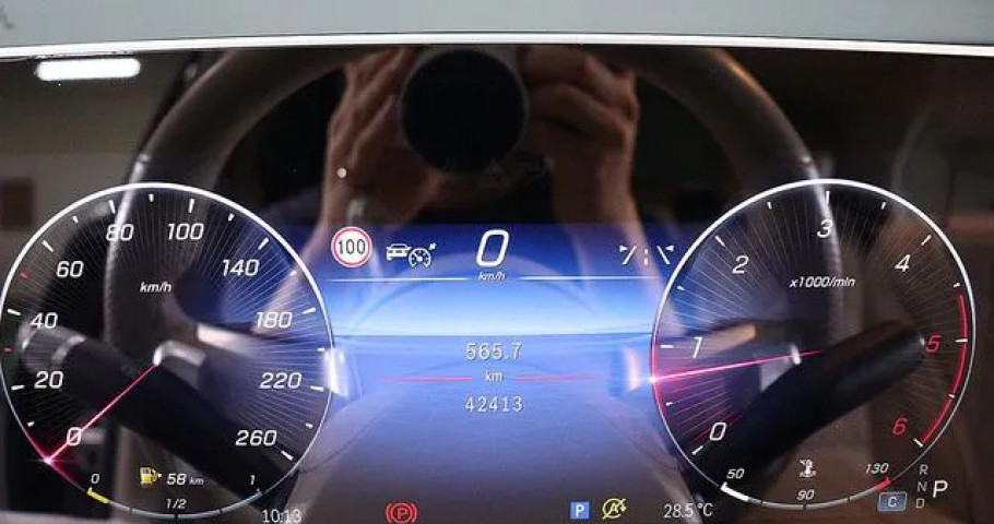 Mercedes-Benz S-Class 