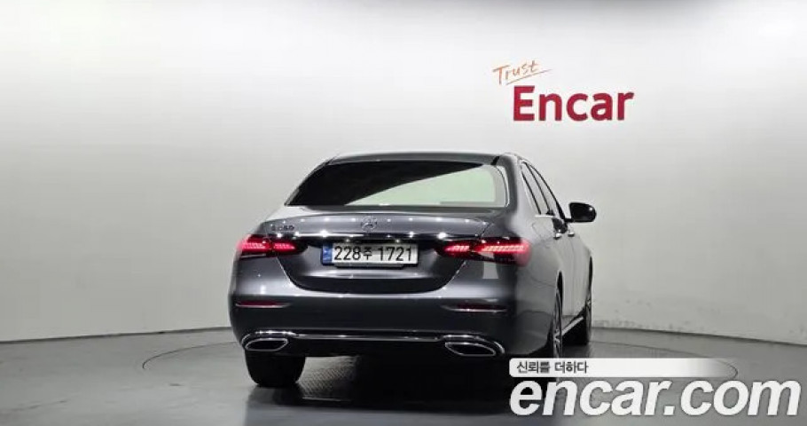 Mercedes-Benz E-Class 