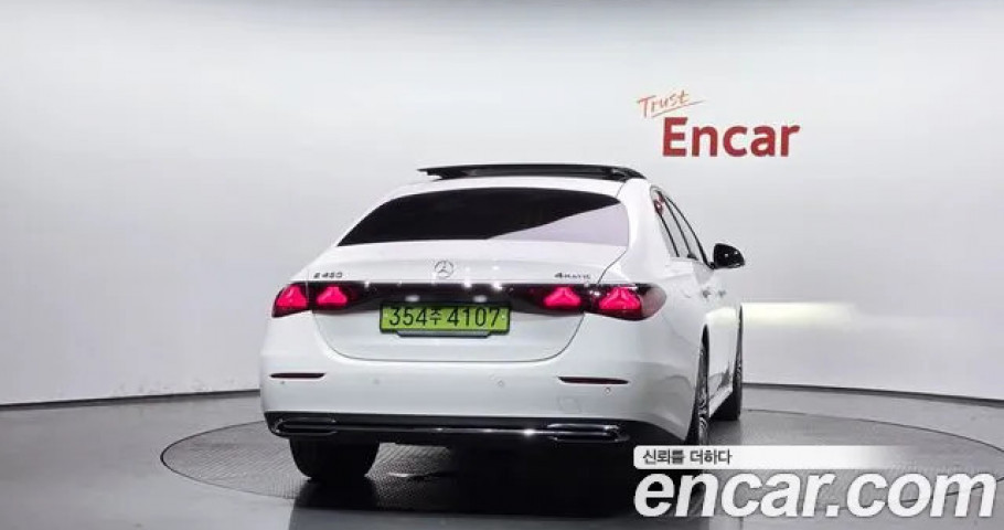 Mercedes-Benz E-Class 