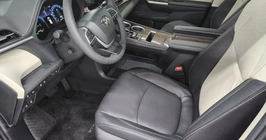 Toyota Sienna 
