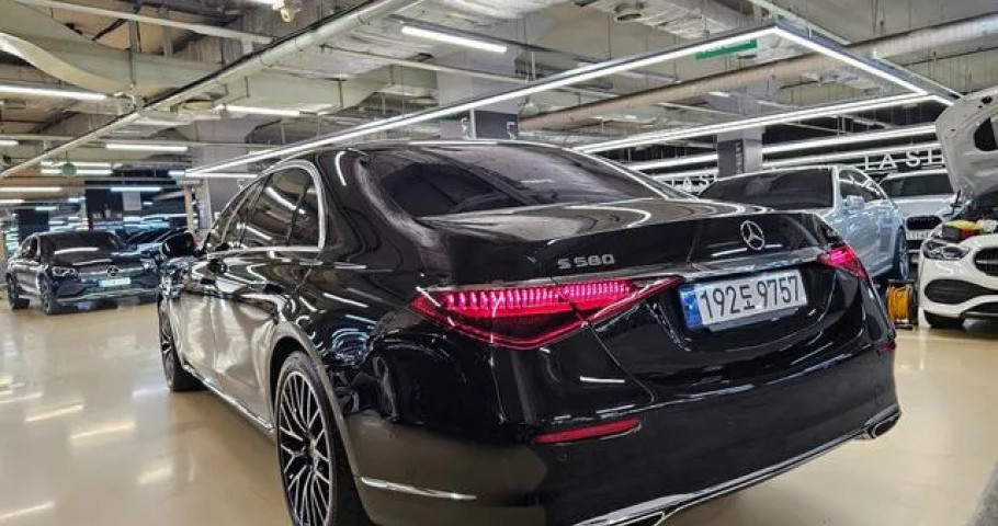 Mercedes-Benz S-Class 