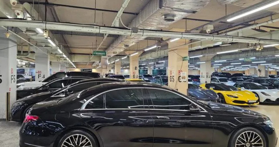 Mercedes-Benz S-Class 
