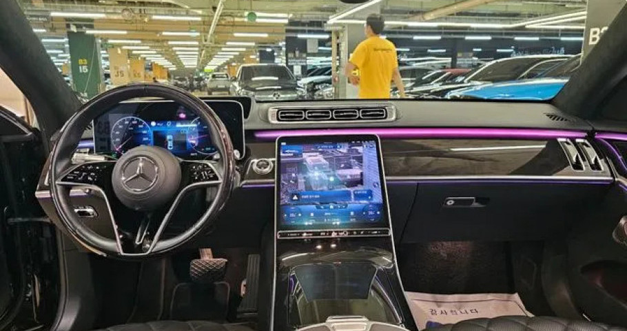 Mercedes-Benz S-Class 