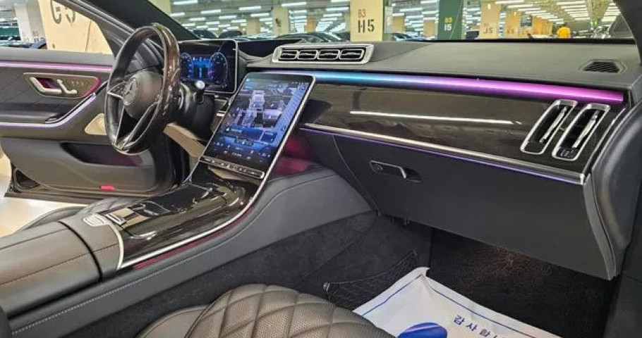 Mercedes-Benz S-Class 