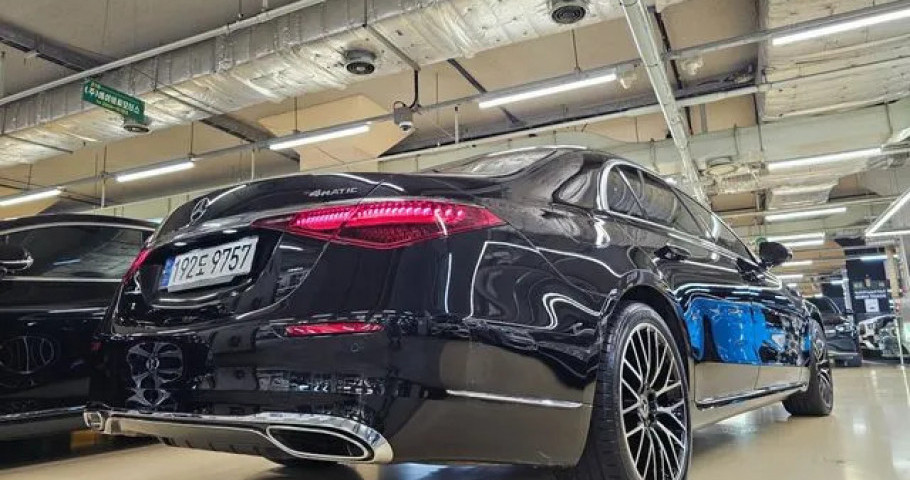 Mercedes-Benz S-Class 