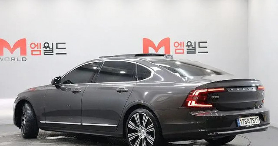 Volvo S90 