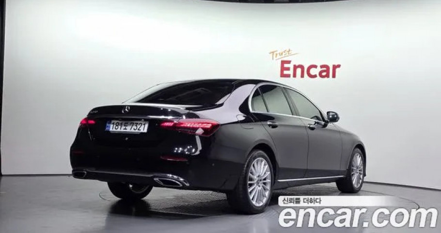 Mercedes-Benz E-Class 