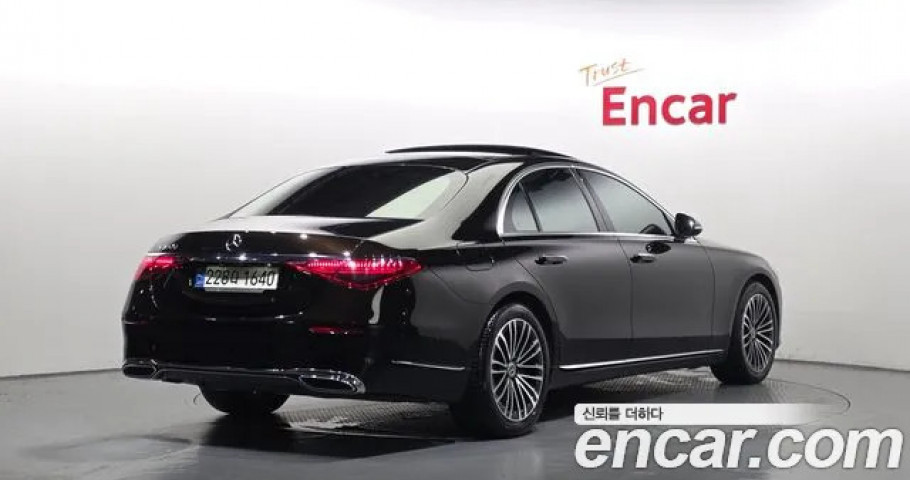 Mercedes-Benz S-Class 