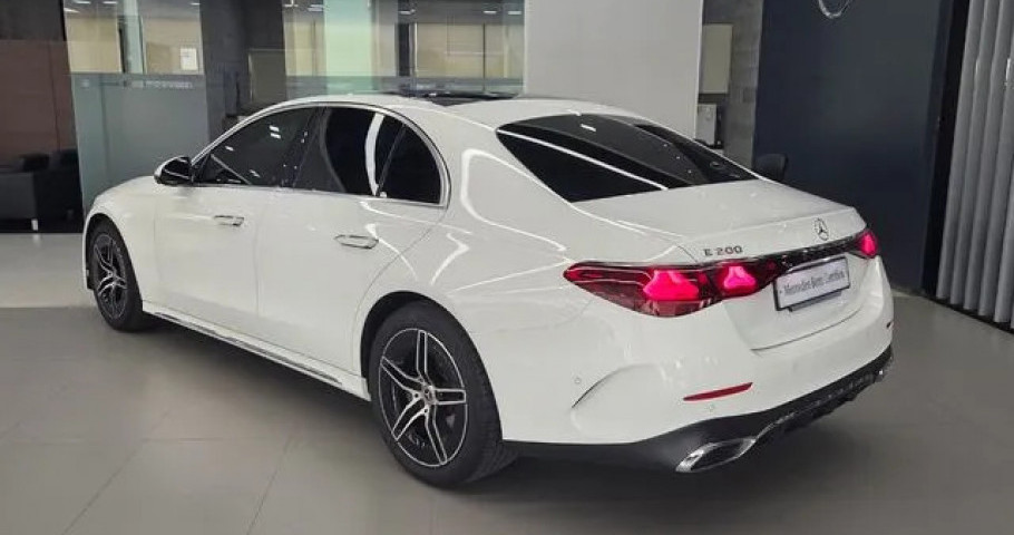 Mercedes-Benz E-Class 