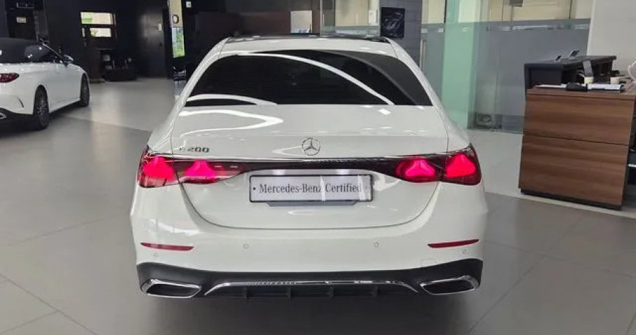 Mercedes-Benz E-Class 