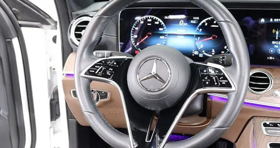 Mercedes-Benz E-Class 