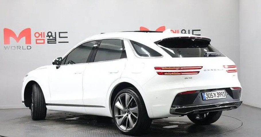 Genesis Gv70 
