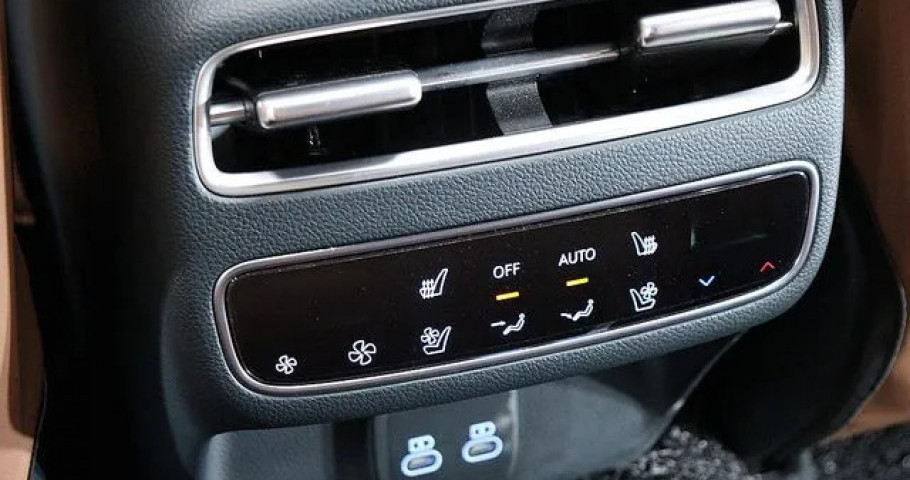 Genesis Gv70 