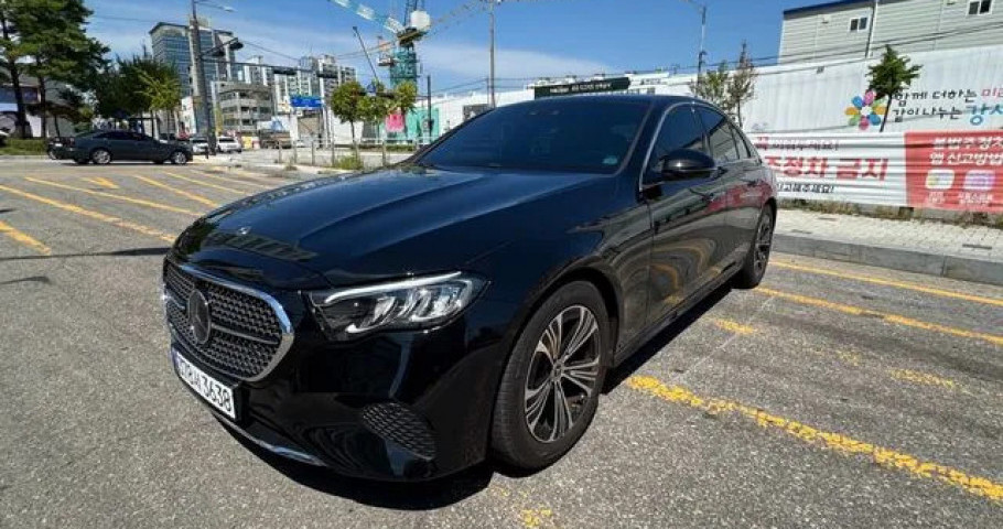 Mercedes-Benz E-Class 