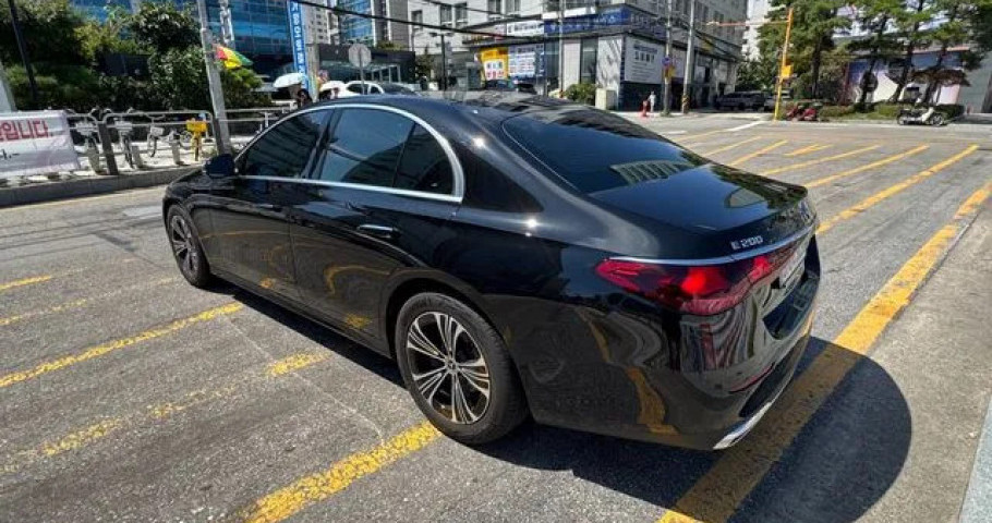 Mercedes-Benz E-Class 