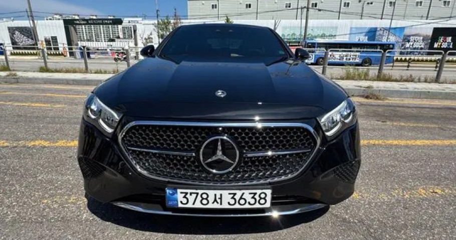 Mercedes-Benz E-Class 