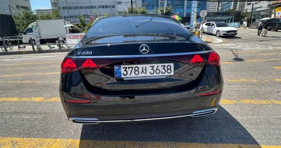 Mercedes-Benz E-Class 