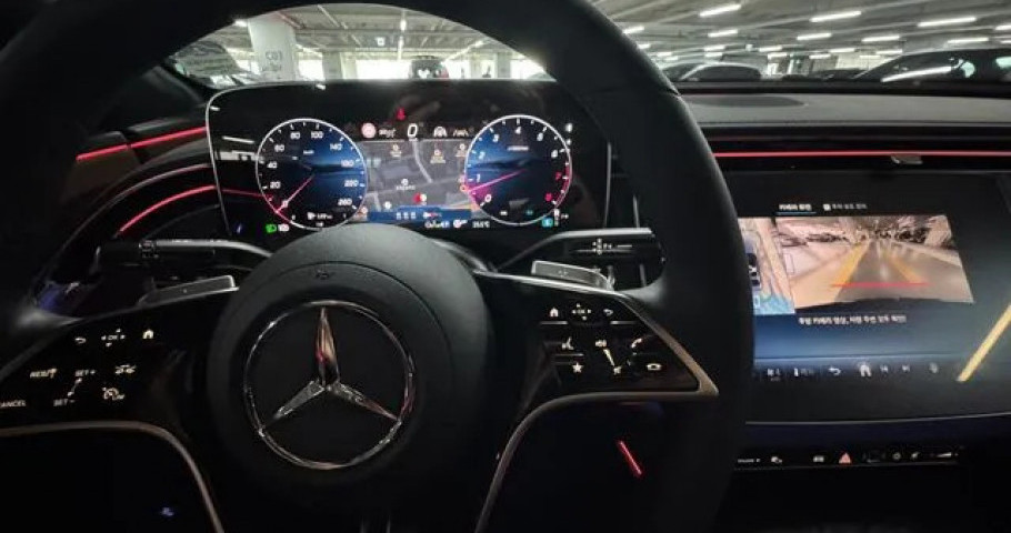 Mercedes-Benz E-Class 