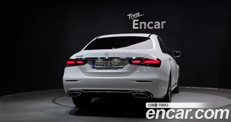 Mercedes-Benz E-Class 