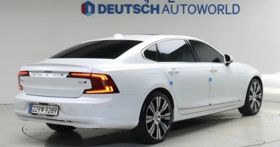 Volvo S90 