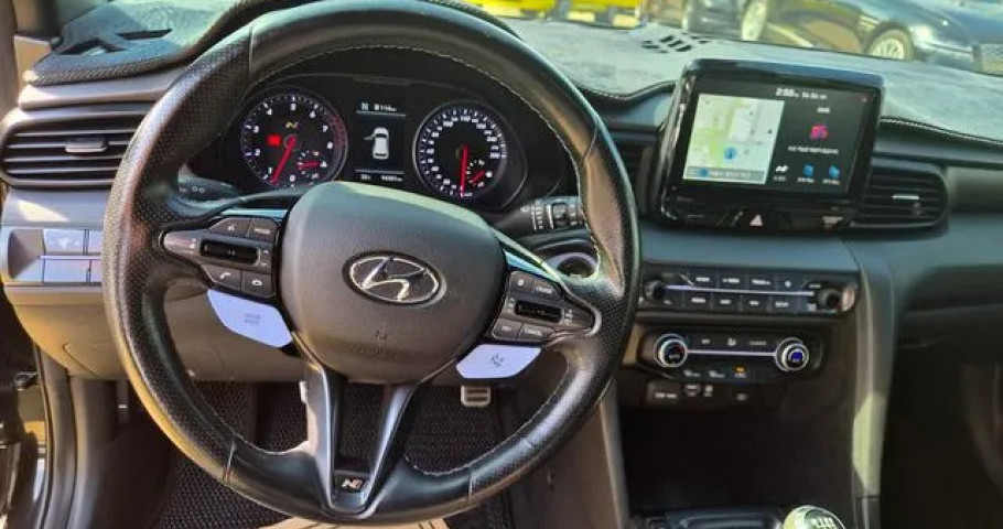 Hyundai Veloster 
