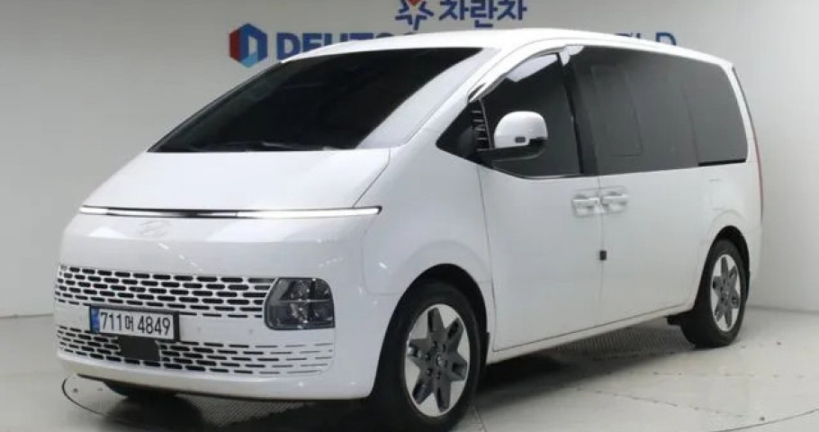 Hyundai Staria 