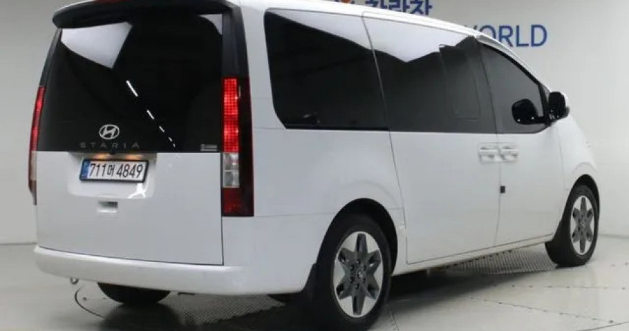 Hyundai Staria 