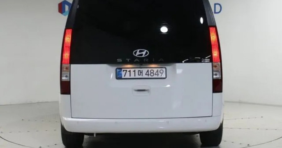 Hyundai Staria 