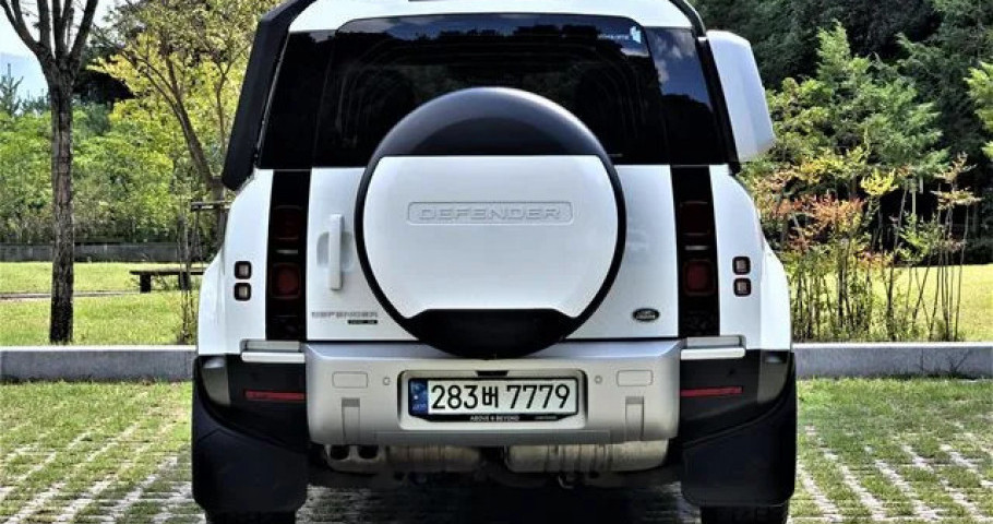 Land Rover Defender 