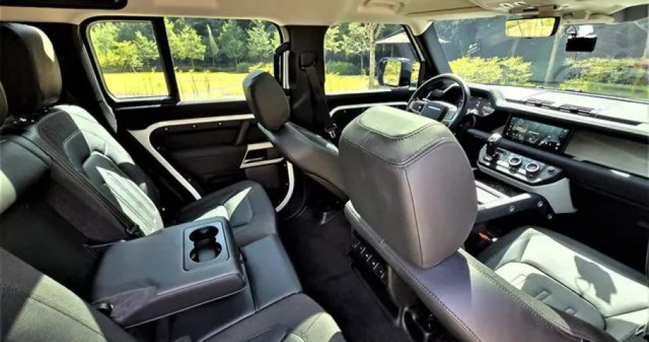 Land Rover Defender 