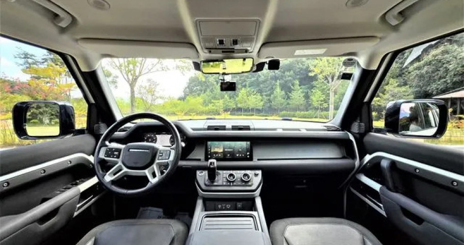 Land Rover Defender 