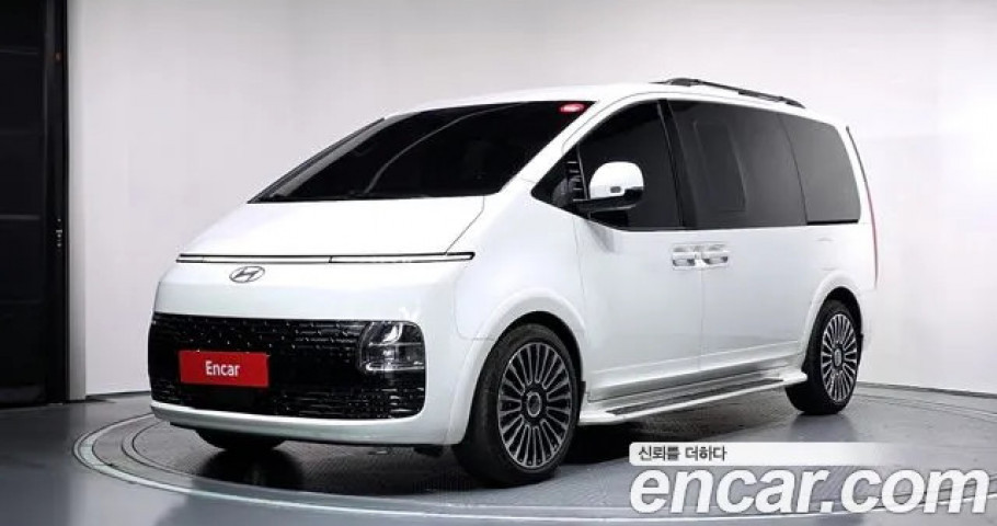 Hyundai Staria 