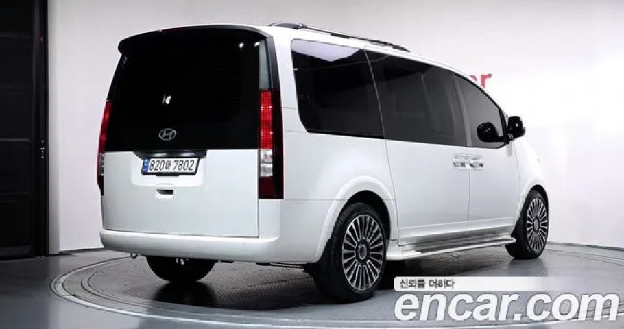 Hyundai Staria 