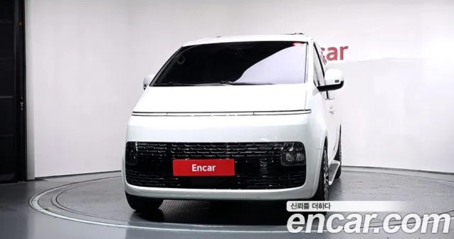 Hyundai Staria 