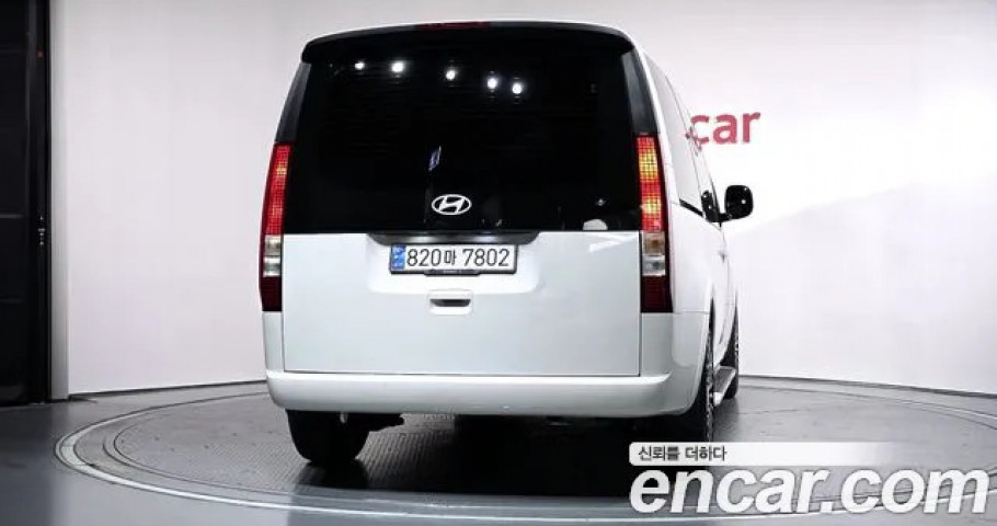 Hyundai Staria 
