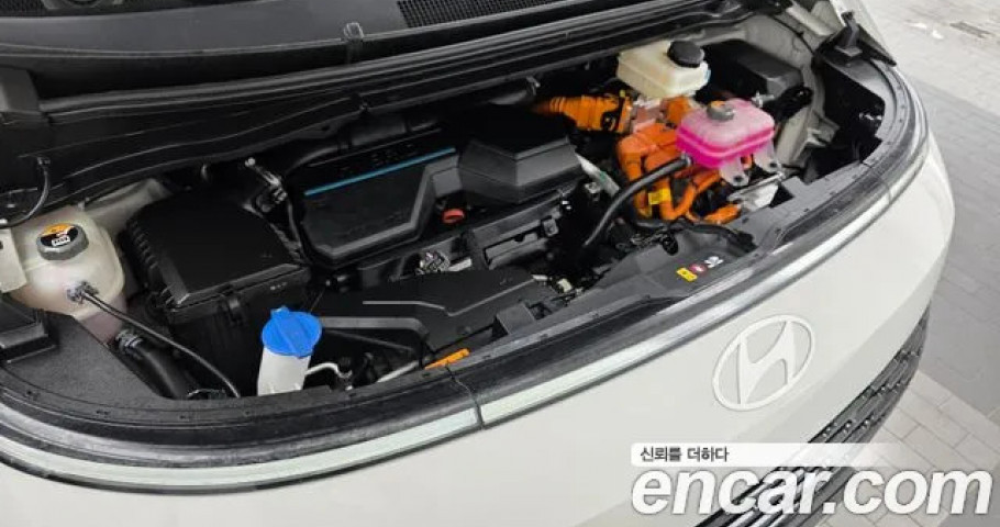 Hyundai Staria 