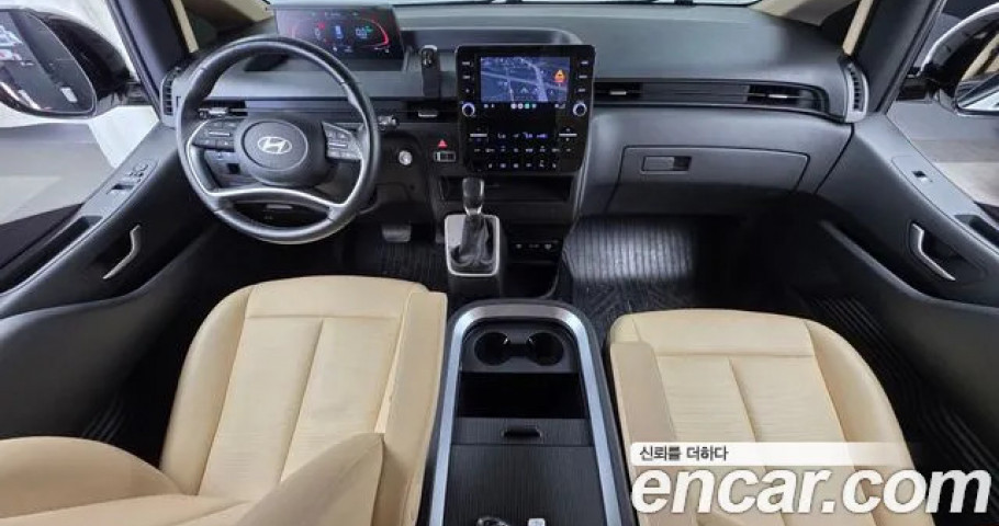 Hyundai Staria 