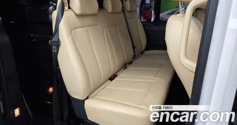 Hyundai Staria 