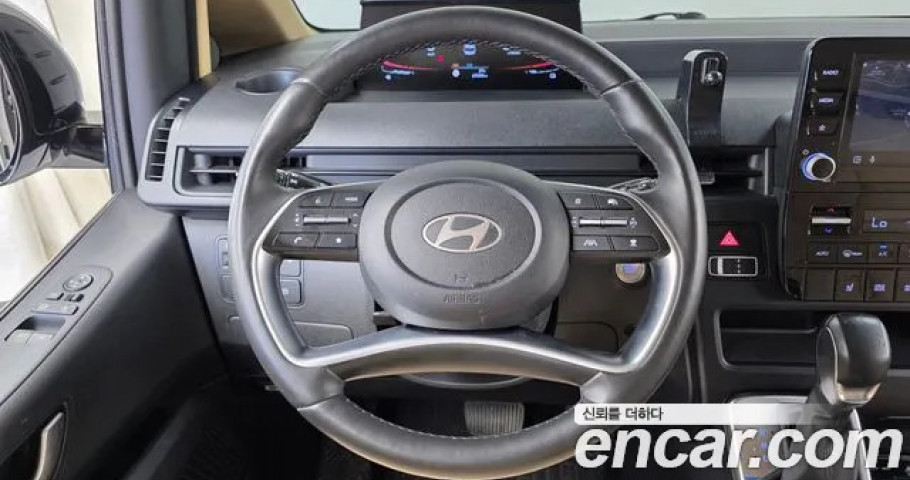 Hyundai Staria 