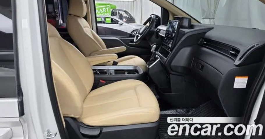 Hyundai Staria 