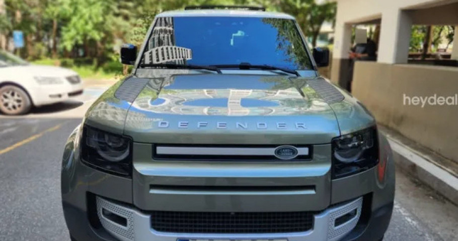 Land Rover Defender 