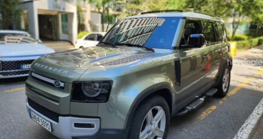 Land Rover Defender 
